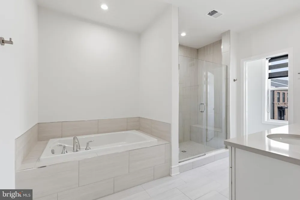 43342 FARRINGDON SQUARE Ashburn, VA 20148