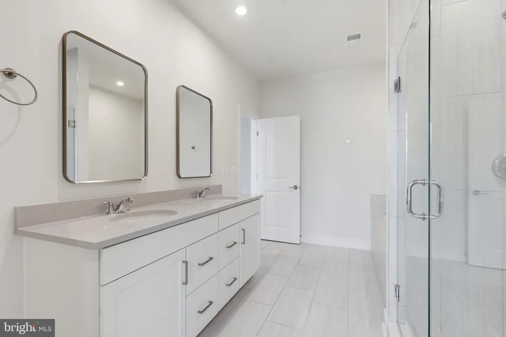43342 FARRINGDON SQUARE Ashburn, VA 20148