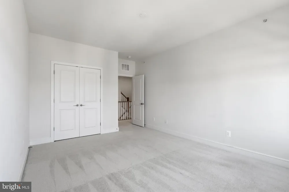 43342 FARRINGDON SQUARE Ashburn, VA 20148