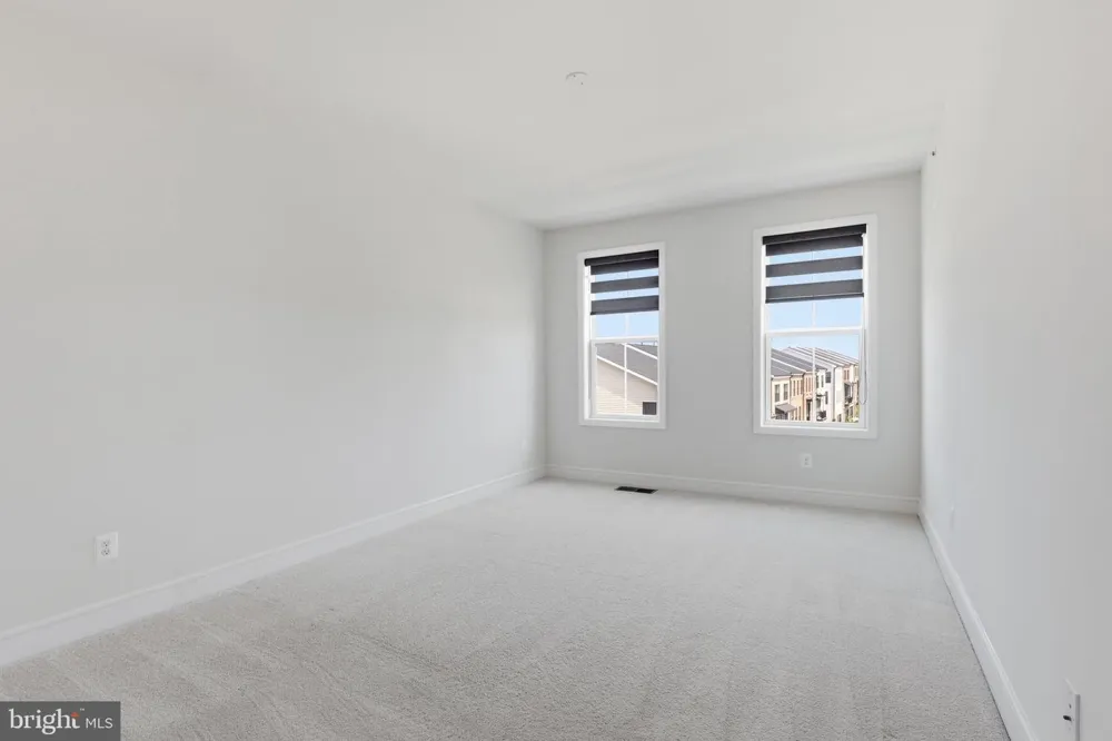 43342 FARRINGDON SQUARE Ashburn, VA 20148