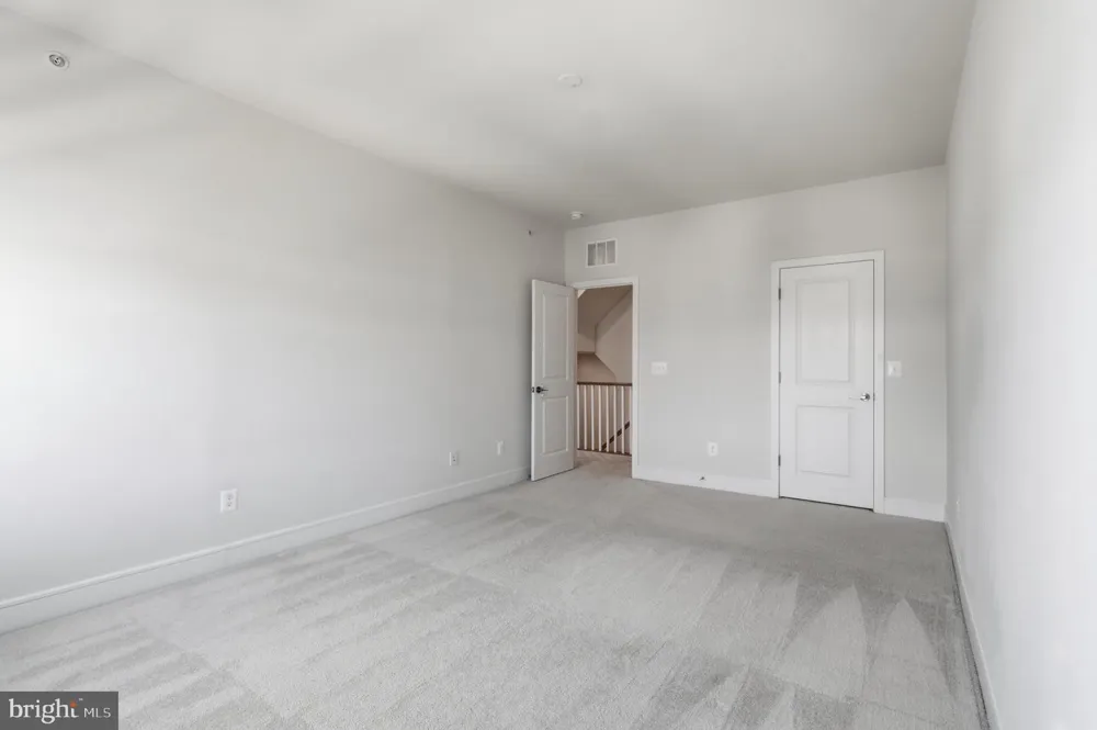 43342 FARRINGDON SQUARE Ashburn, VA 20148