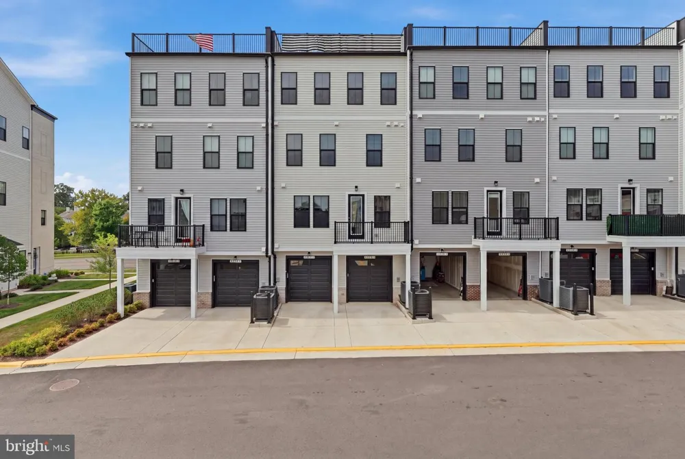 43342 FARRINGDON SQUARE Ashburn, VA 20148
