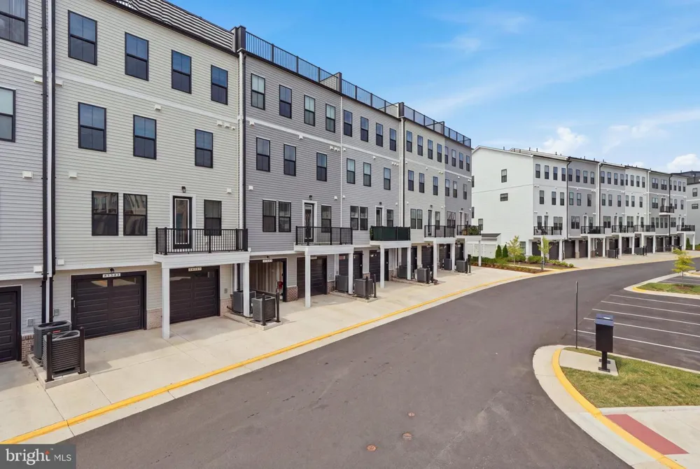 43342 FARRINGDON SQUARE Ashburn, VA 20148
