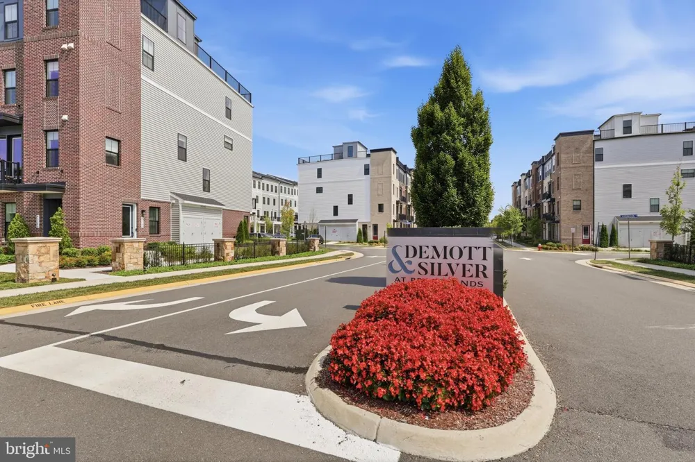 43342 FARRINGDON SQUARE Ashburn, VA 20148