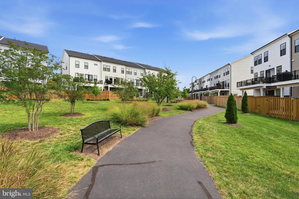 43342 FARRINGDON SQUARE Ashburn, VA 20148