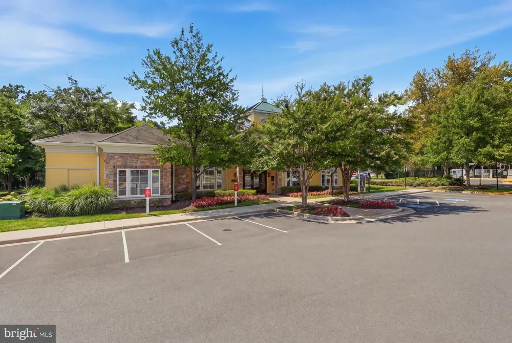 43342 FARRINGDON SQUARE Ashburn, VA 20148