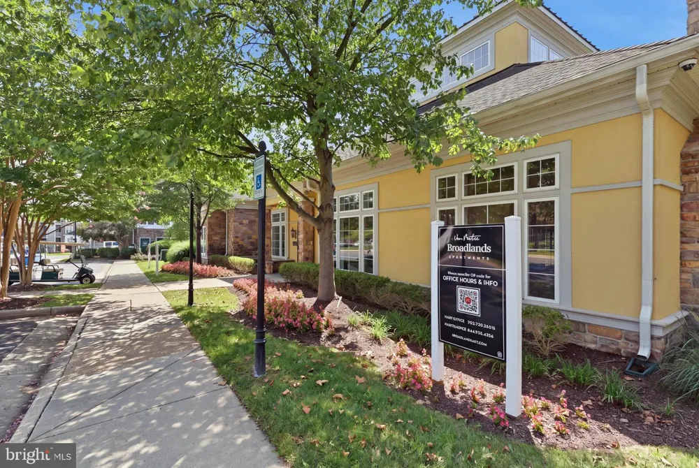 43342 FARRINGDON SQUARE Ashburn, VA 20148