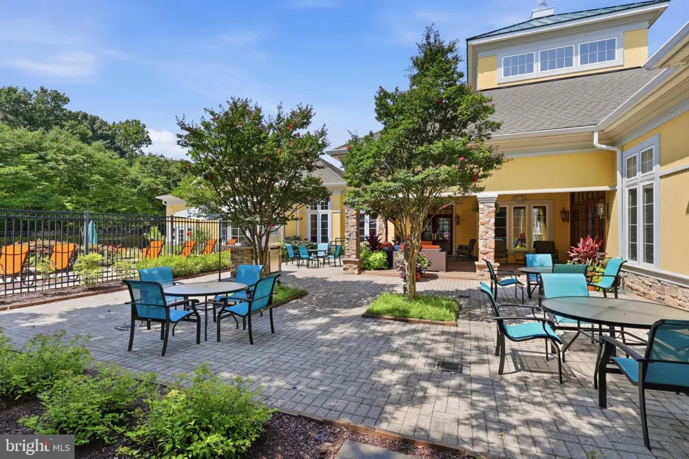 43342 FARRINGDON SQUARE Ashburn, VA 20148