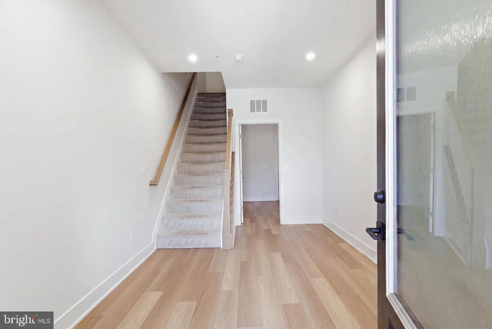 43342 FARRINGDON SQUARE Ashburn, VA 20148