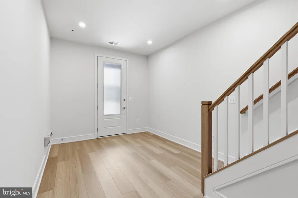 43342 FARRINGDON SQUARE Ashburn, VA 20148