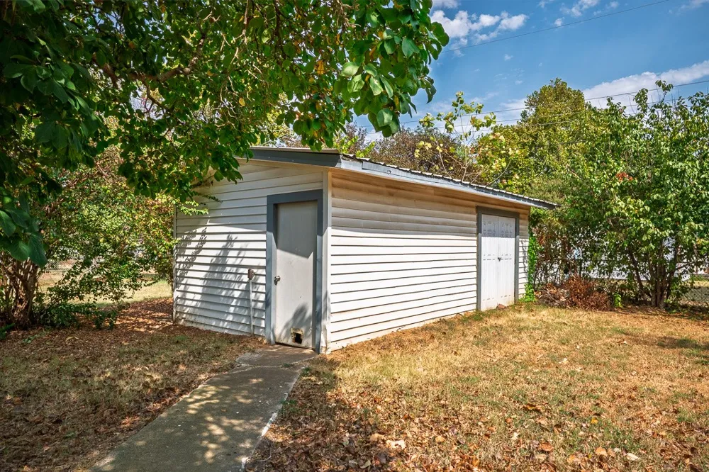608 W Coleman Colbert, OK 74733