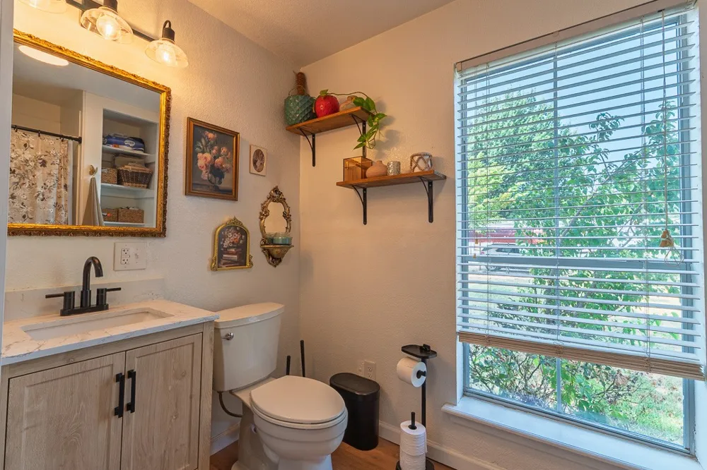 608 W Coleman Colbert, OK 74733