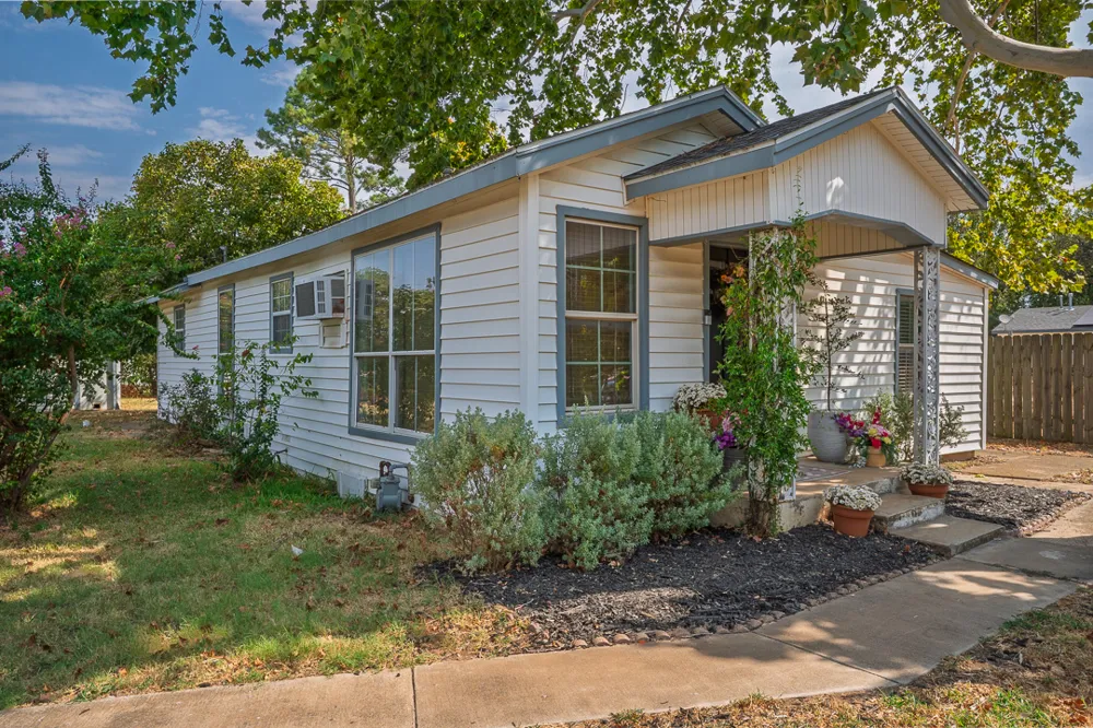 608 W Coleman Colbert, OK 74733