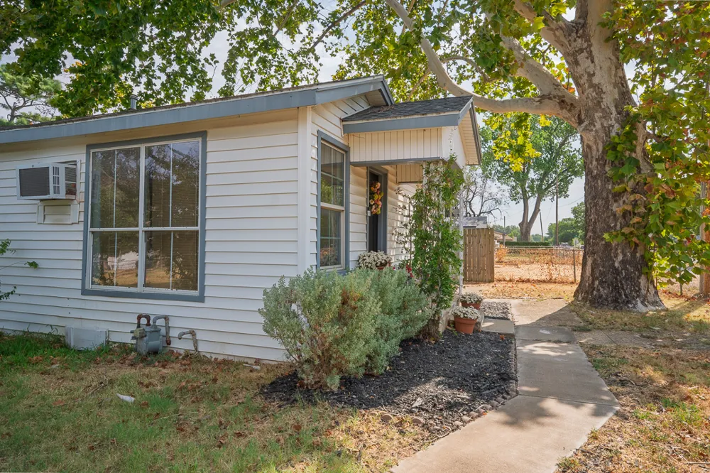 608 W Coleman Colbert, OK 74733