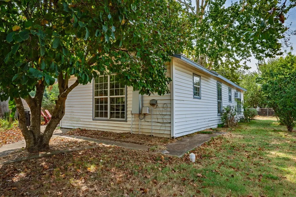 608 W Coleman Colbert, OK 74733