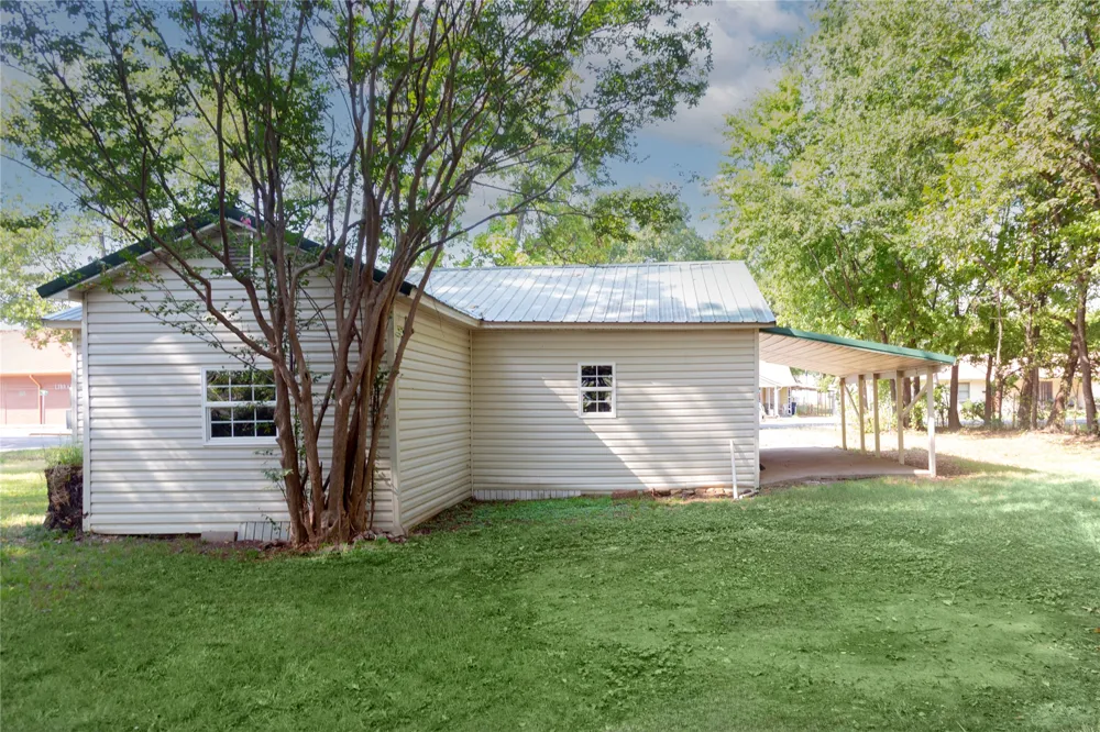 214 W Ada Avenue Wilburton, OK 74578