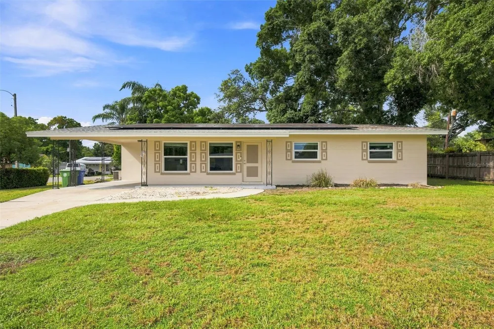 1906 15TH AVENUE DRIVE W Bradenton, FL 34205