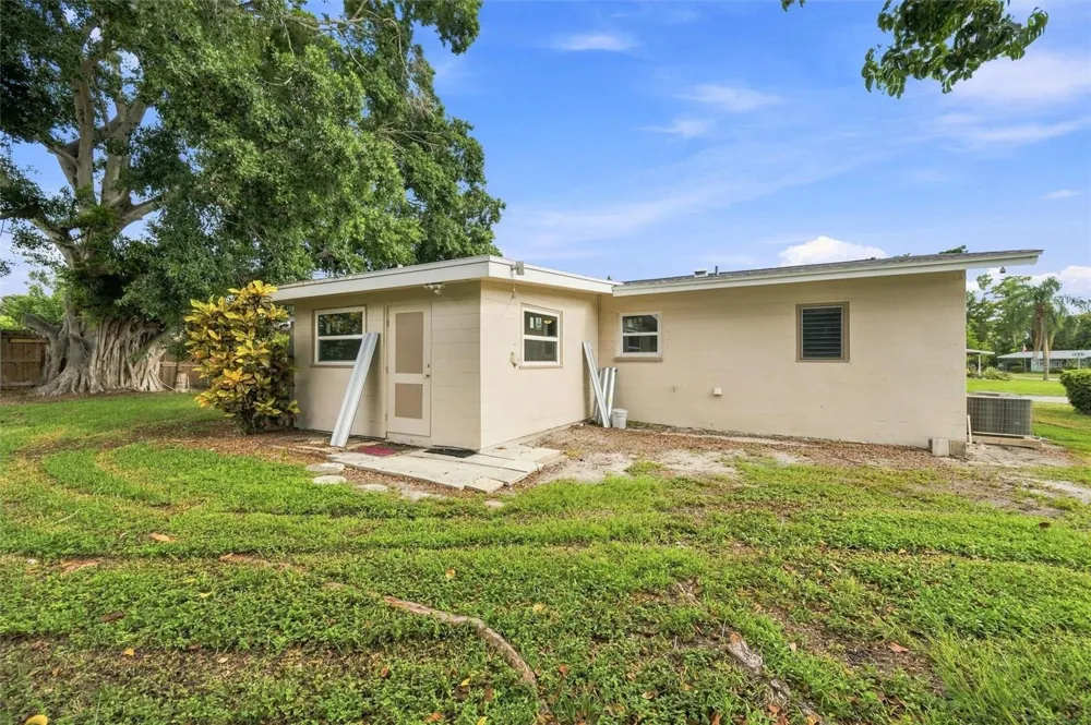 1906 15TH AVENUE DRIVE W Bradenton, FL 34205