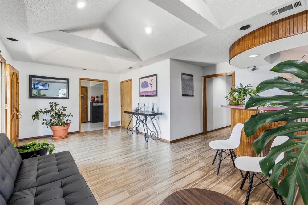 1055 W Pioneer Parkway Grand Prairie, TX 75051