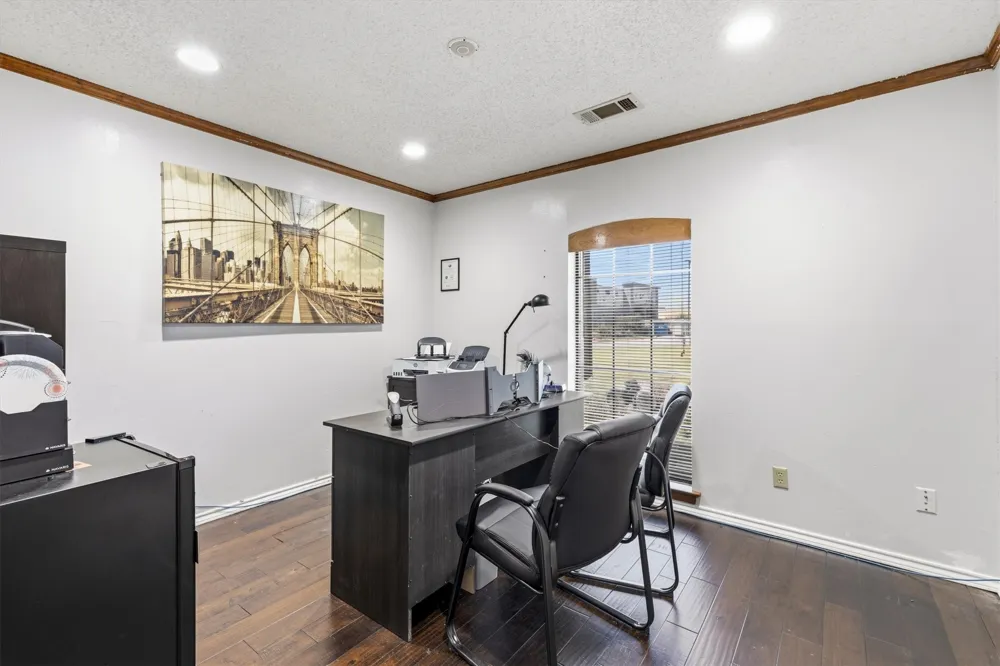 1055 W Pioneer Parkway Grand Prairie, TX 75051