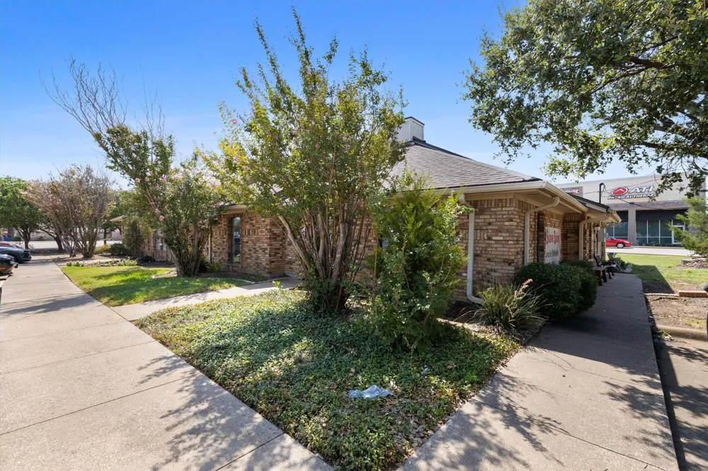 1055 W Pioneer Parkway Grand Prairie, TX 75051