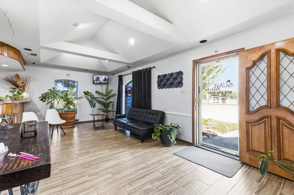 1055 W Pioneer Parkway Grand Prairie, TX 75051