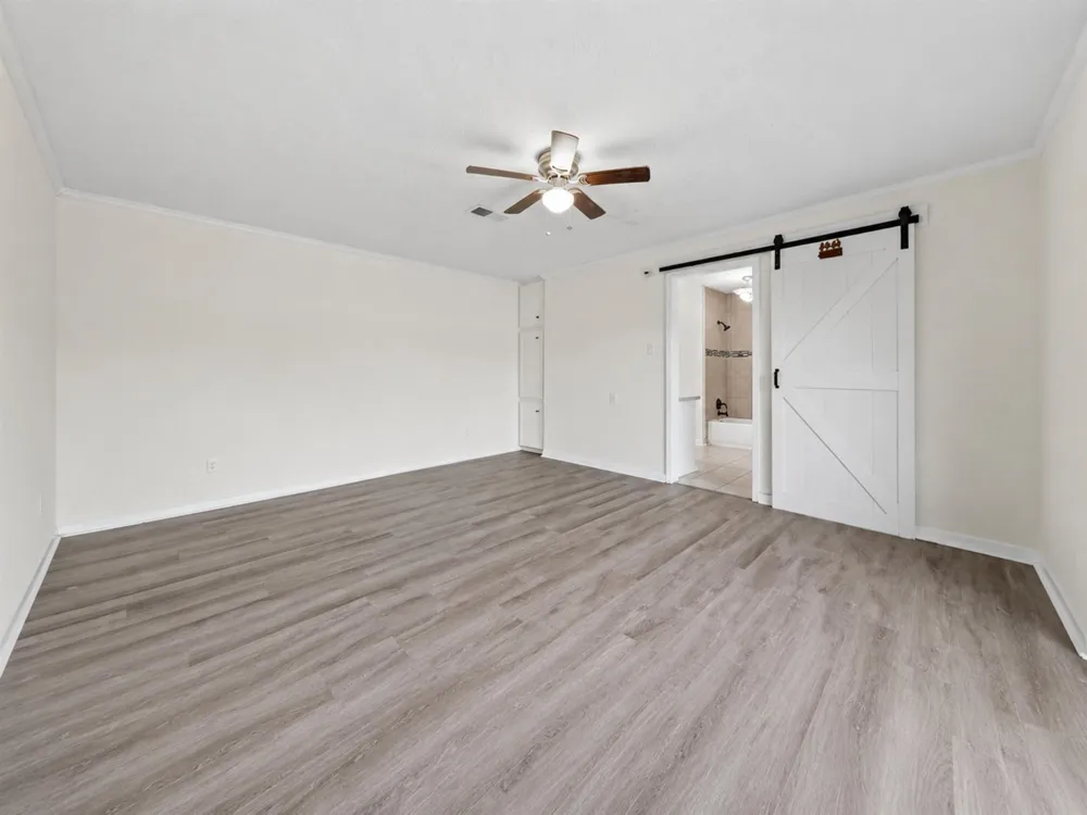 208 Cliffbrook Lane Cleveland, TX 77327