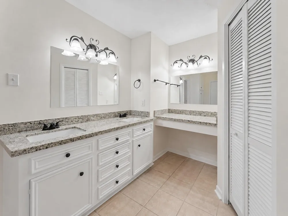 208 Cliffbrook Lane Cleveland, TX 77327
