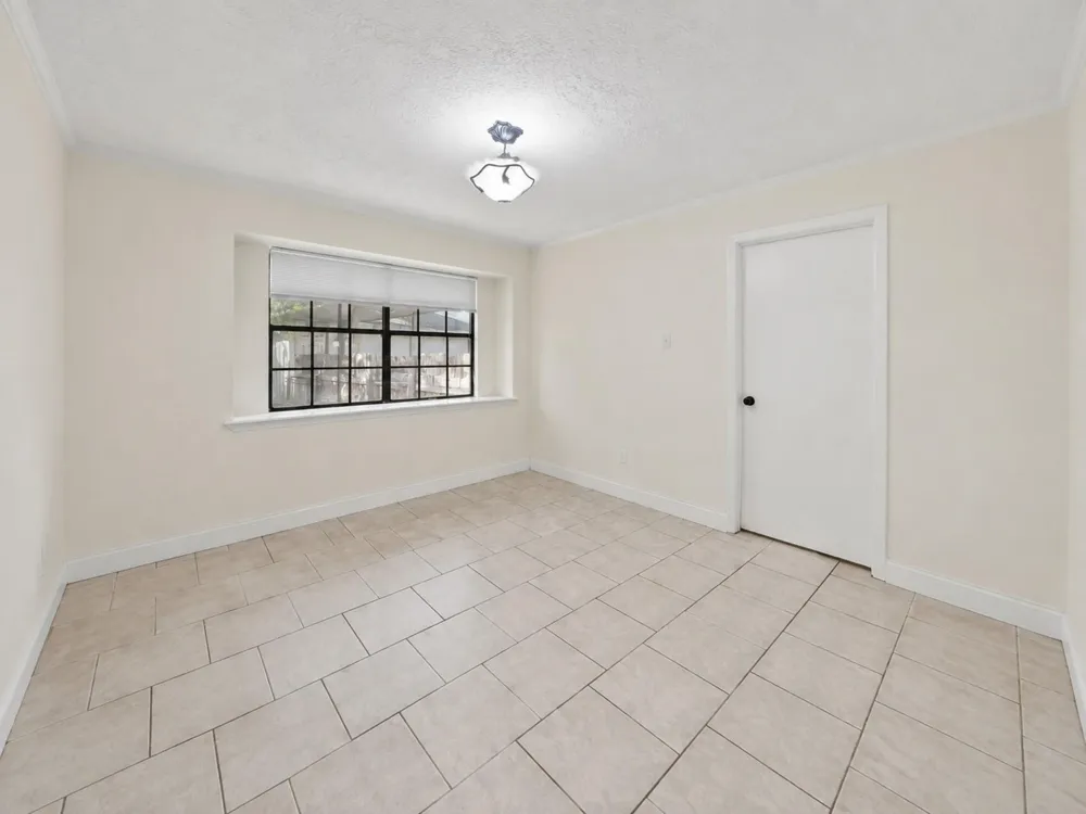 208 Cliffbrook Lane Cleveland, TX 77327
