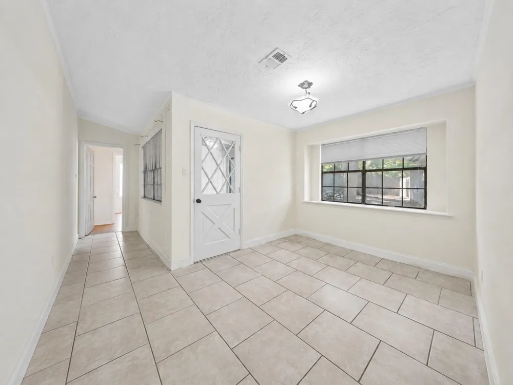 208 Cliffbrook Lane Cleveland, TX 77327