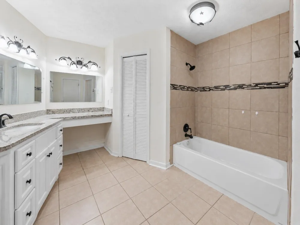 208 Cliffbrook Lane Cleveland, TX 77327
