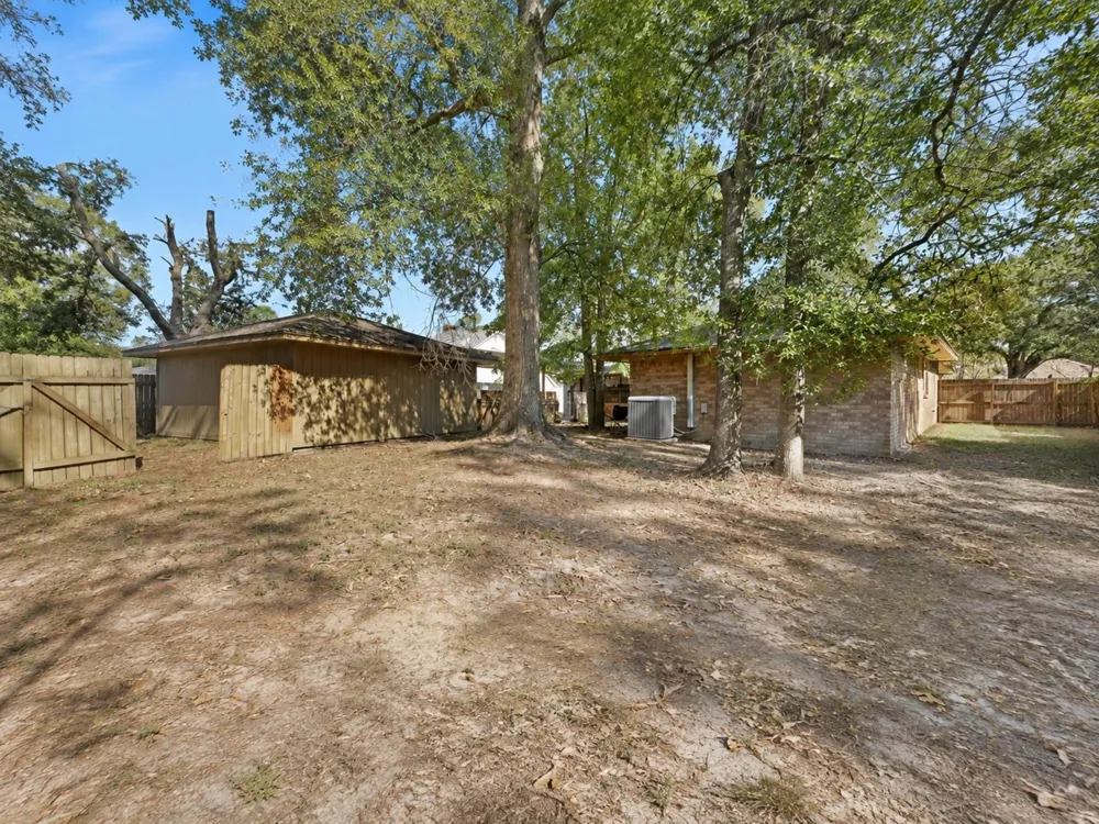 208 Cliffbrook Lane Cleveland, TX 77327