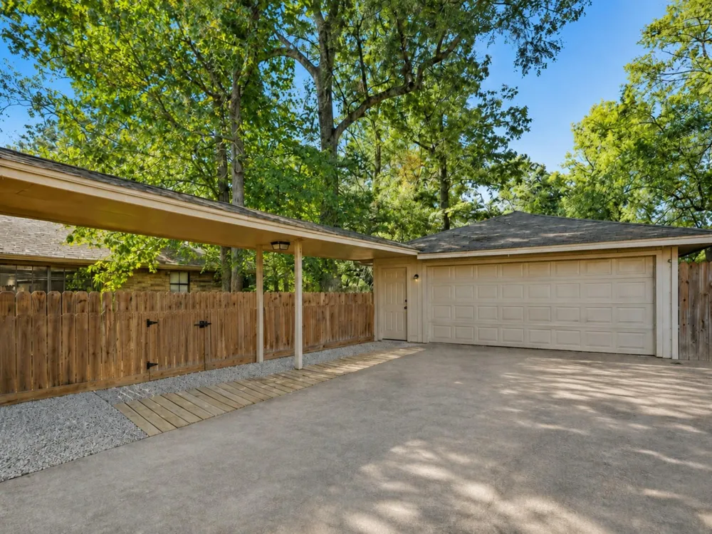 208 Cliffbrook Lane Cleveland, TX 77327