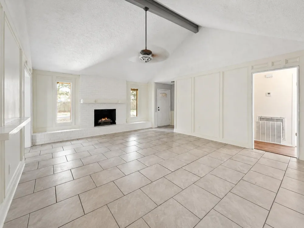 208 Cliffbrook Lane Cleveland, TX 77327