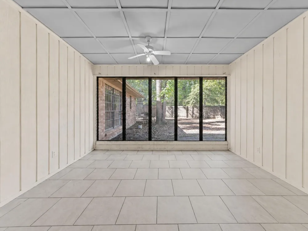 208 Cliffbrook Lane Cleveland, TX 77327