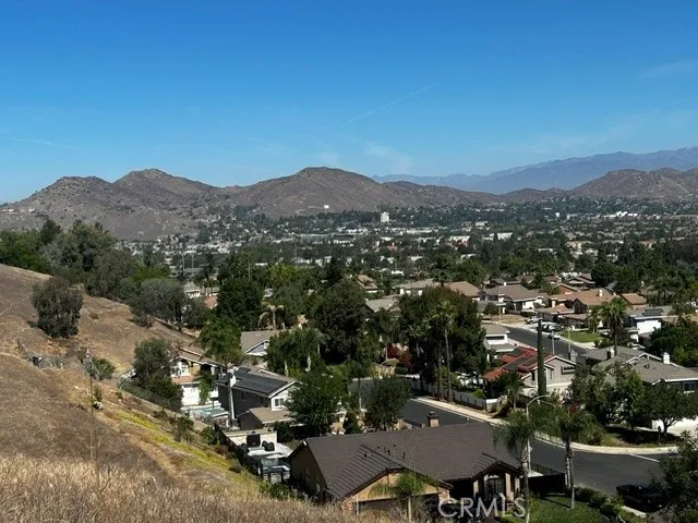 2986 Everwood Drive Riverside, CA 92503