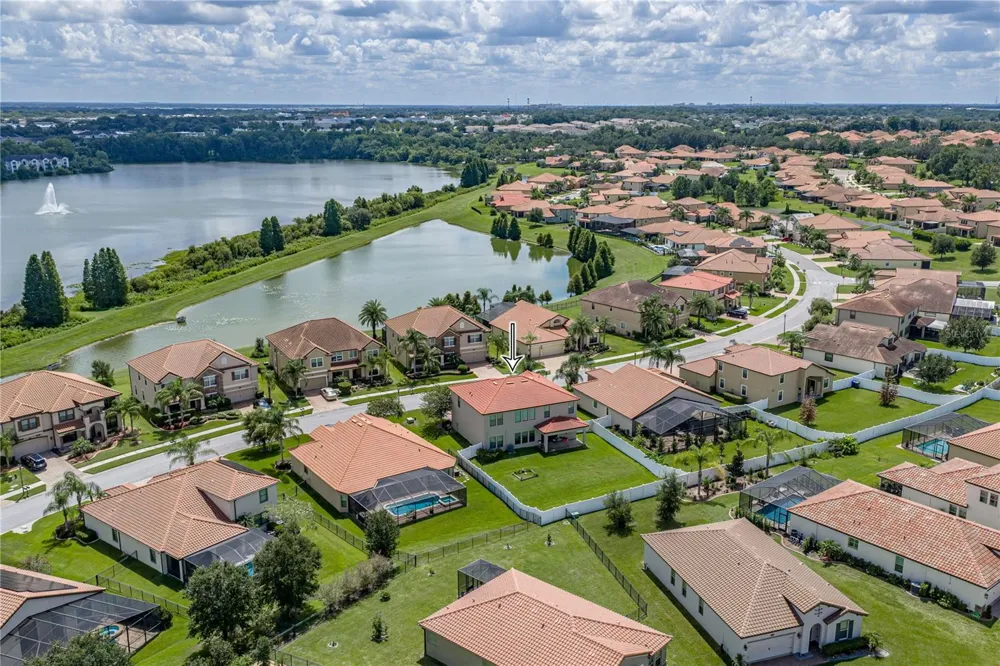 1902 VIA LAGO DRIVE Lakeland, FL 33810