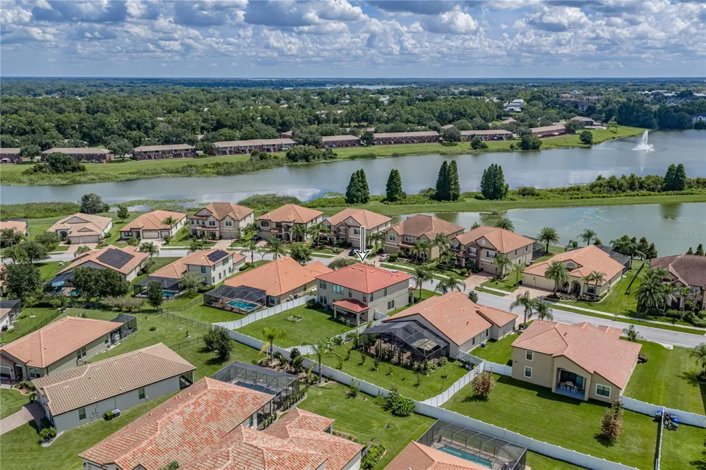 1902 VIA LAGO DRIVE Lakeland, FL 33810