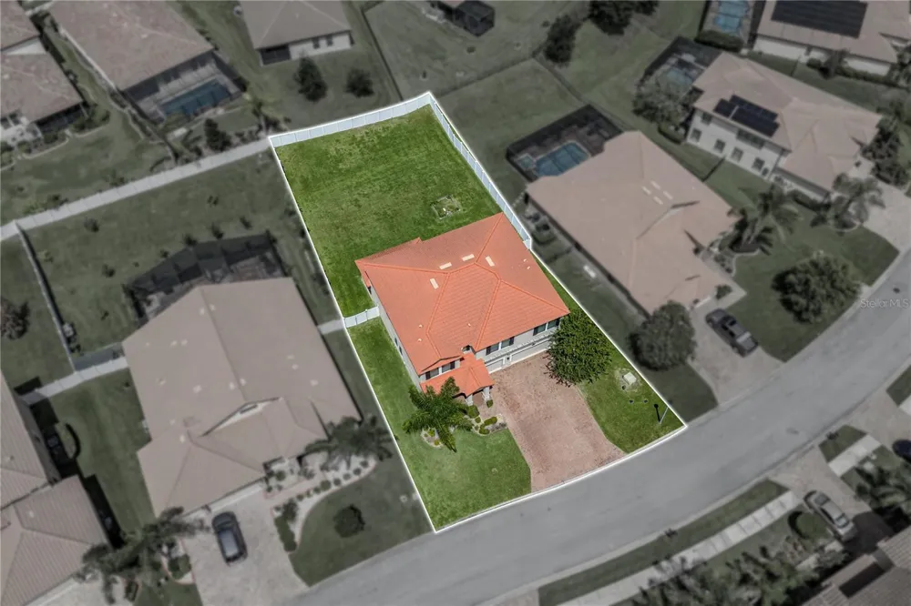 1902 VIA LAGO DRIVE Lakeland, FL 33810