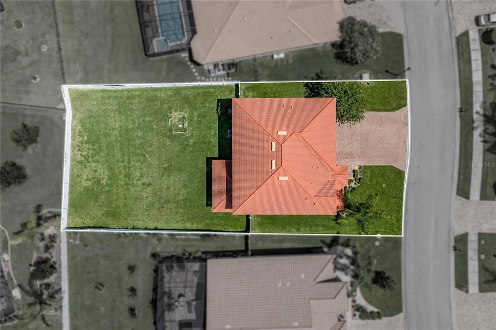 1902 VIA LAGO DRIVE Lakeland, FL 33810