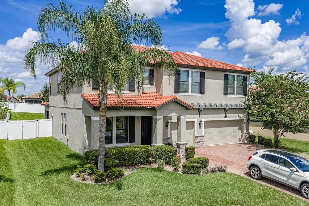 1902 VIA LAGO DRIVE Lakeland, FL 33810