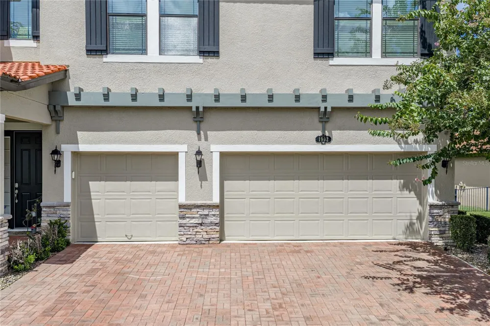 1902 VIA LAGO DRIVE Lakeland, FL 33810