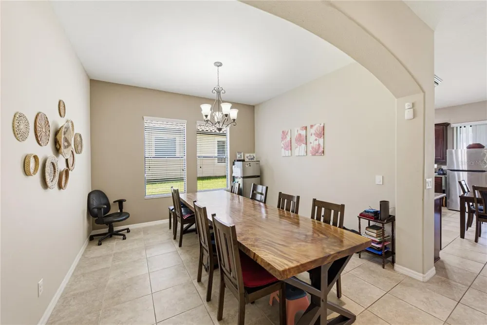 1902 VIA LAGO DRIVE Lakeland, FL 33810