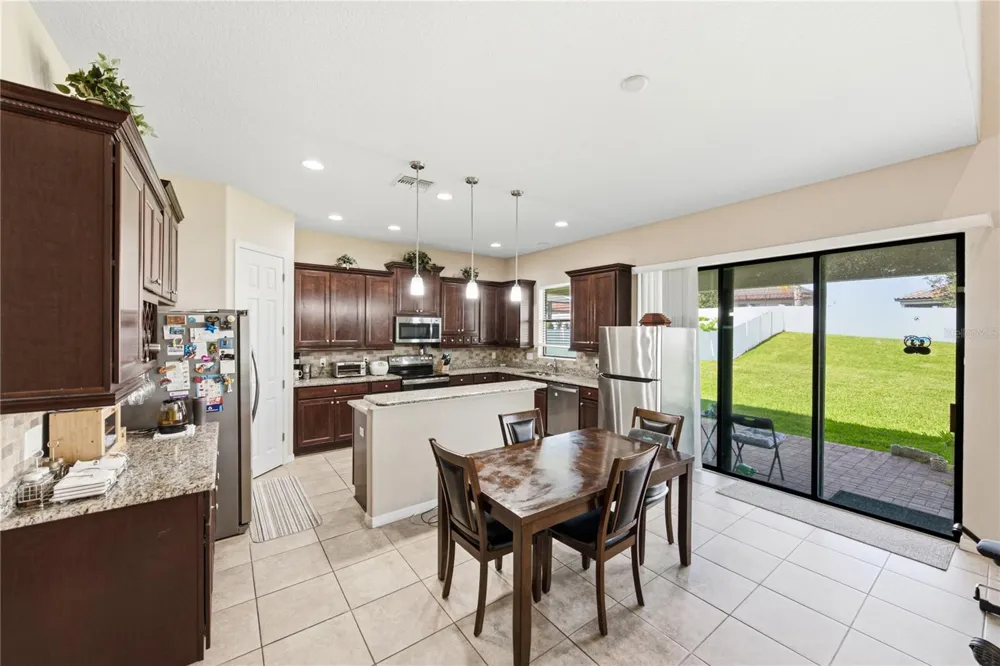 1902 VIA LAGO DRIVE Lakeland, FL 33810