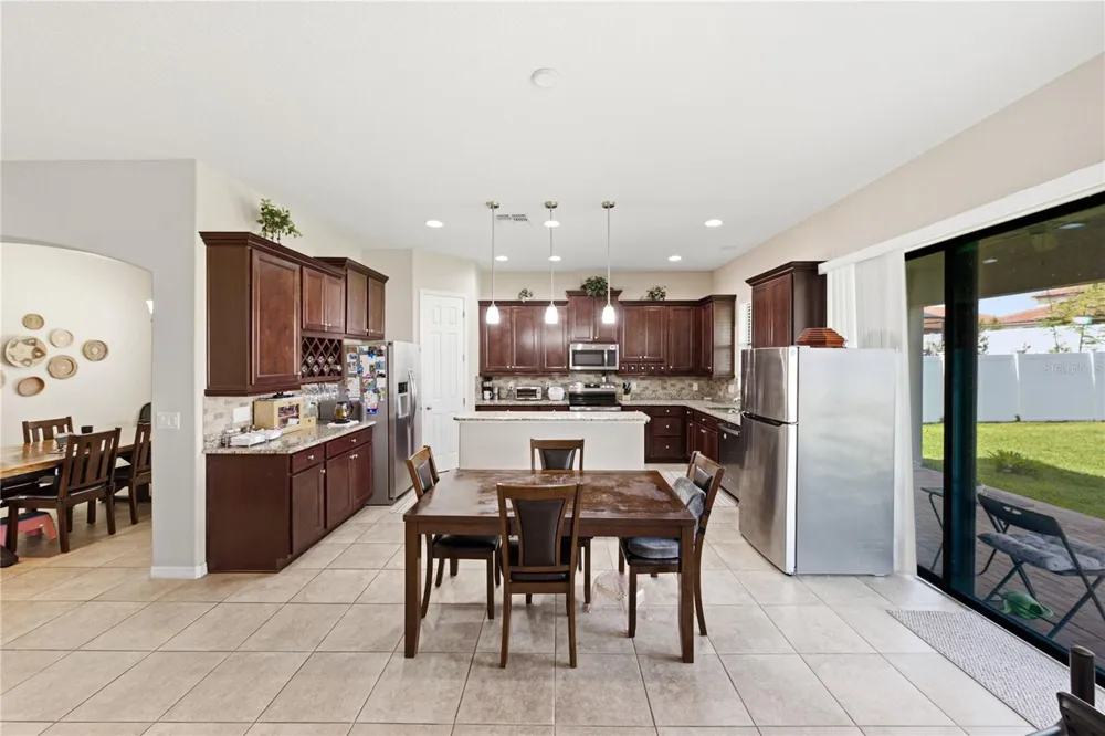 1902 VIA LAGO DRIVE Lakeland, FL 33810