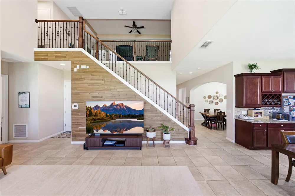 1902 VIA LAGO DRIVE Lakeland, FL 33810