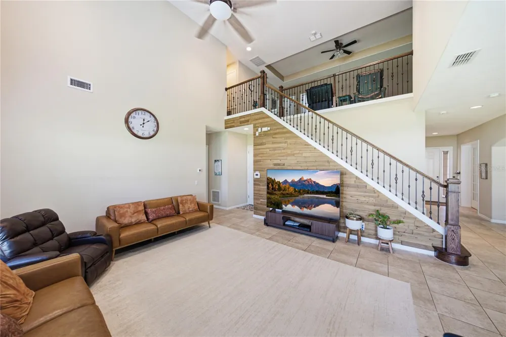 1902 VIA LAGO DRIVE Lakeland, FL 33810