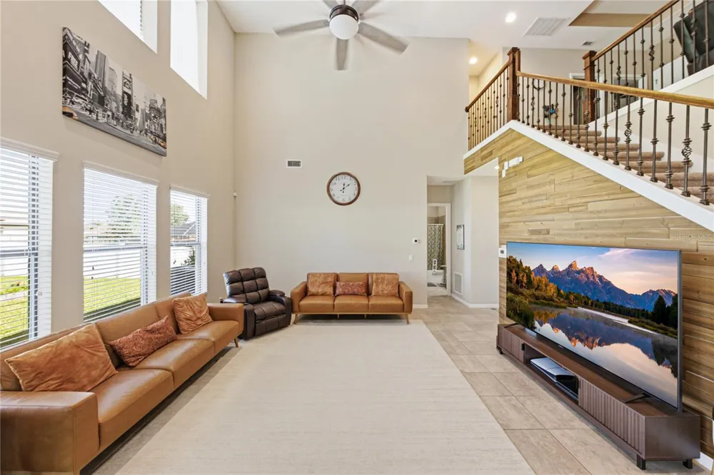 1902 VIA LAGO DRIVE Lakeland, FL 33810