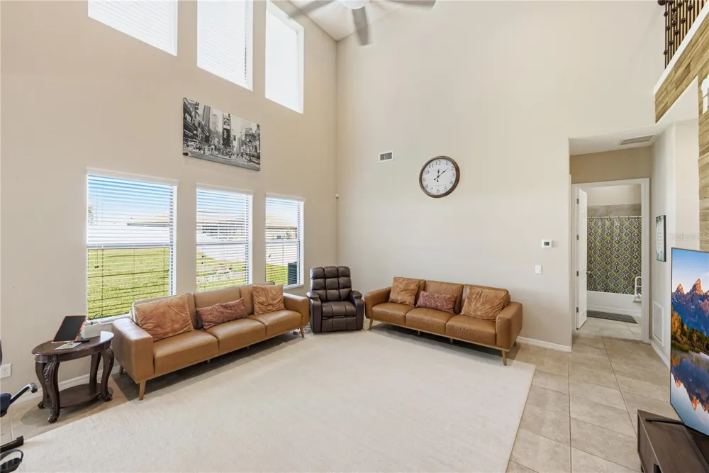 1902 VIA LAGO DRIVE Lakeland, FL 33810