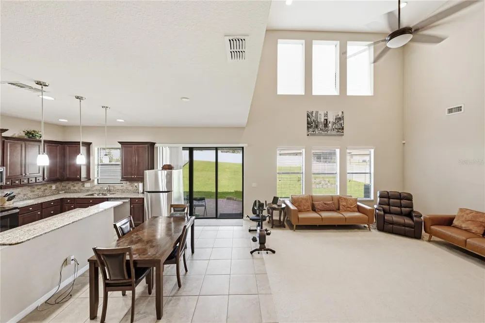 1902 VIA LAGO DRIVE Lakeland, FL 33810